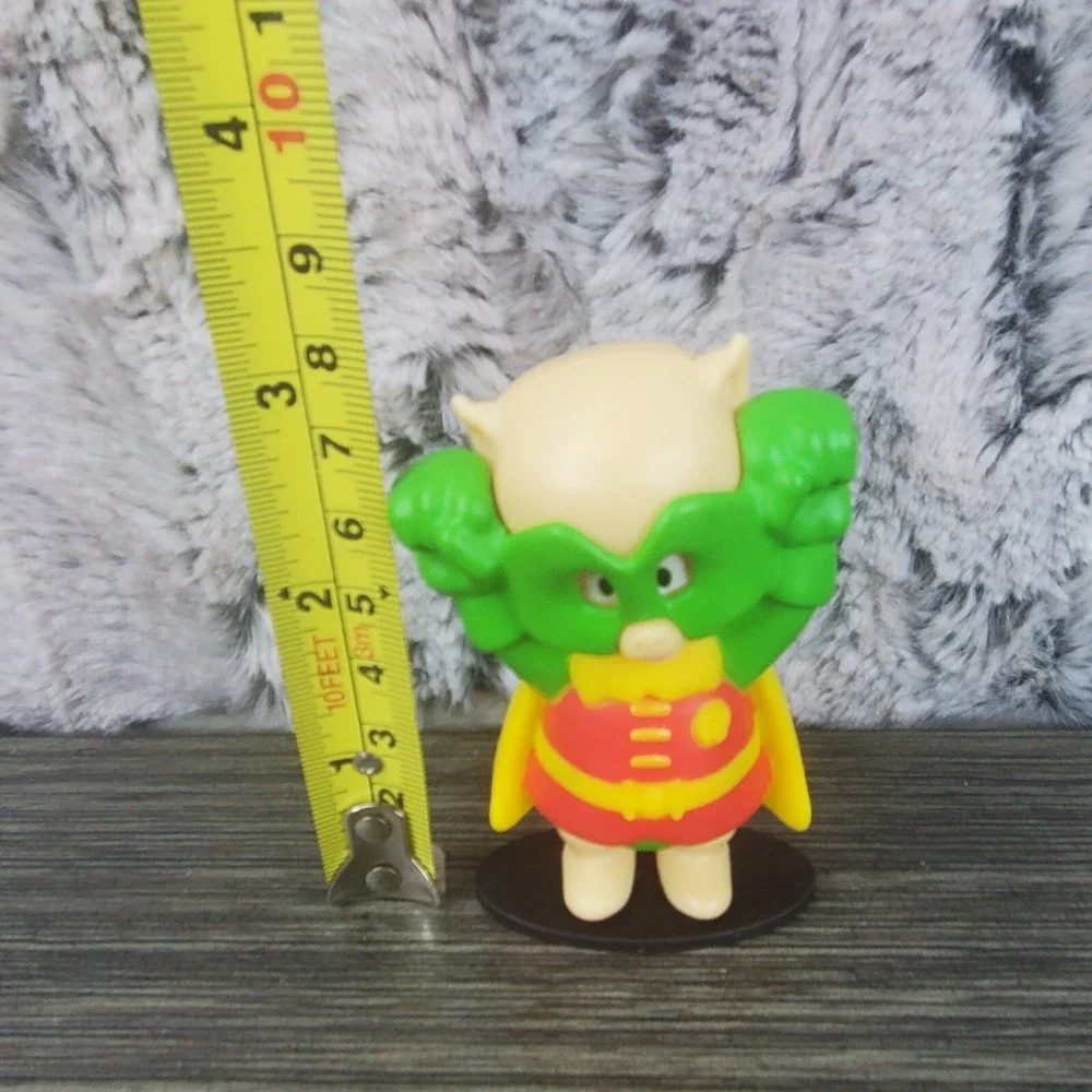 2023 Burger King Kids‎ Meal DC Justice League Porky Pig as Robin Costume